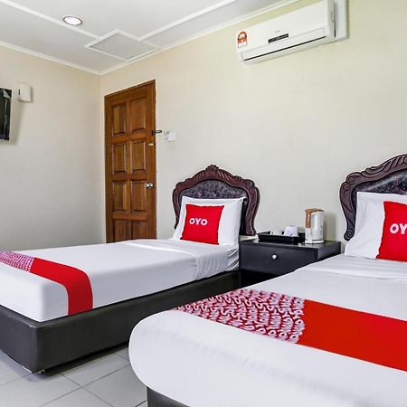 Oyo 90376 Centre Point Hotel Limbang Luaran gambar