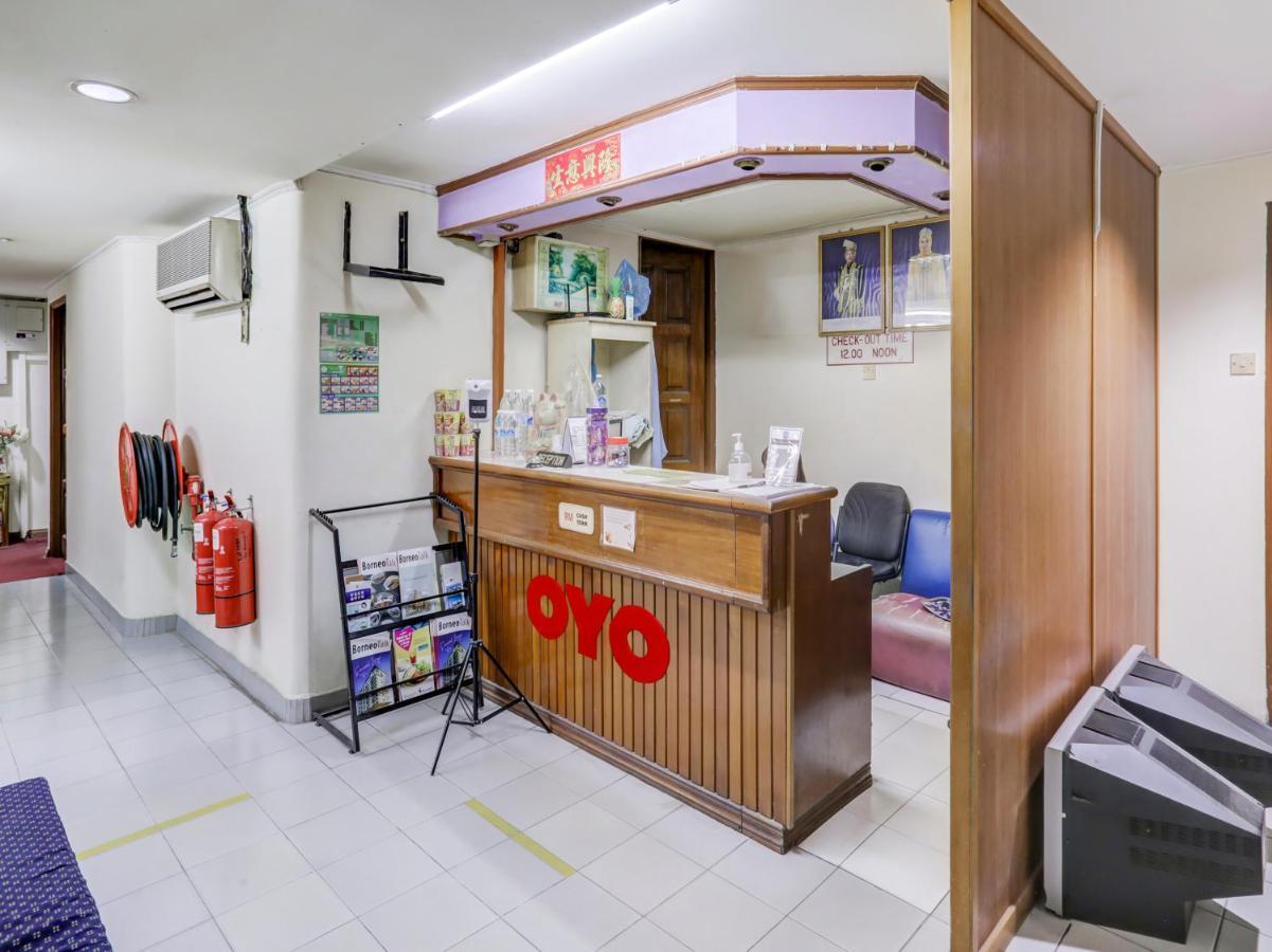 Oyo 90376 Centre Point Hotel Limbang Luaran gambar