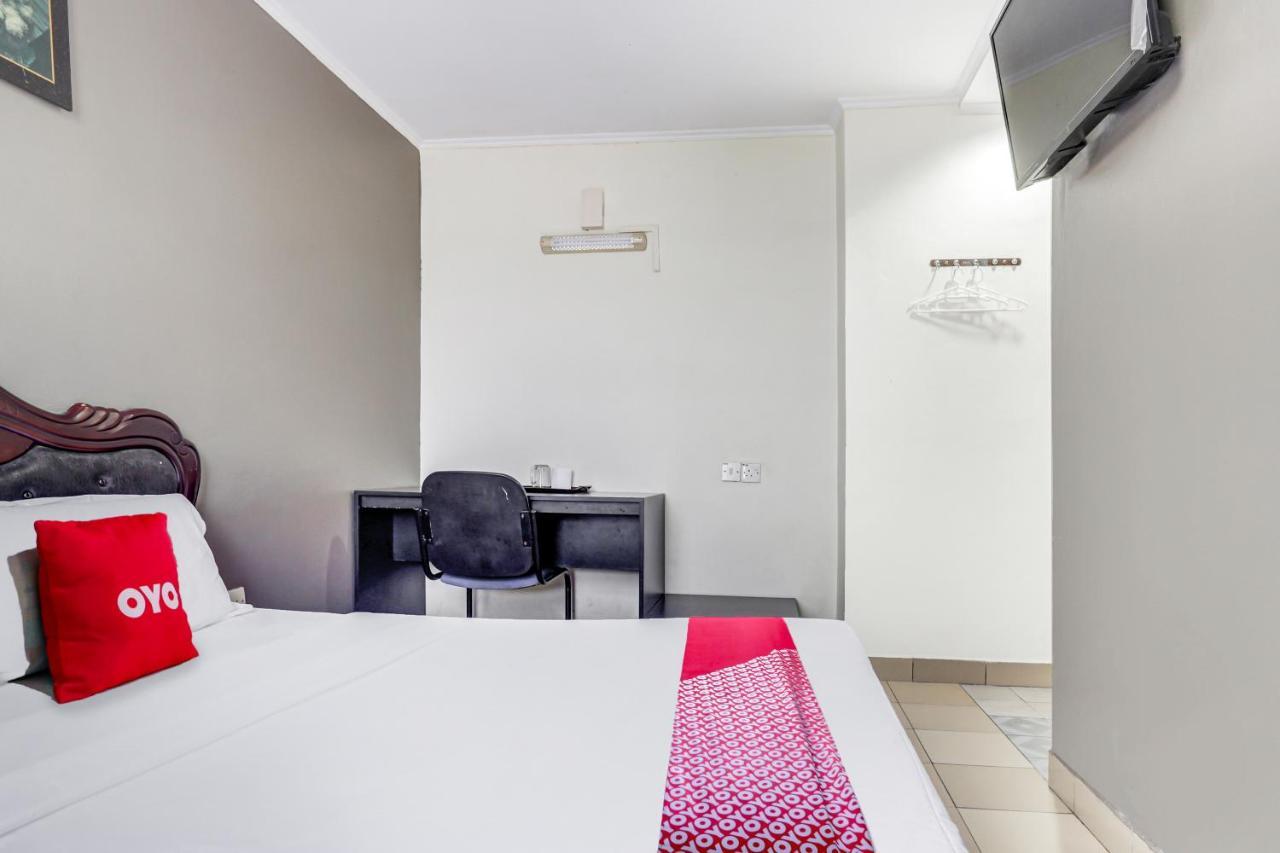 Oyo 90376 Centre Point Hotel Limbang Luaran gambar