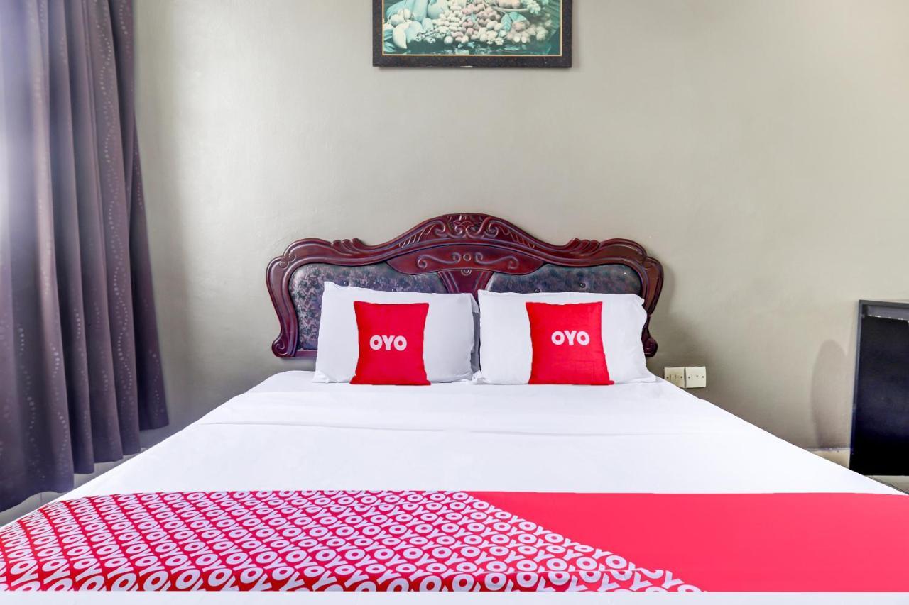 Oyo 90376 Centre Point Hotel Limbang Luaran gambar