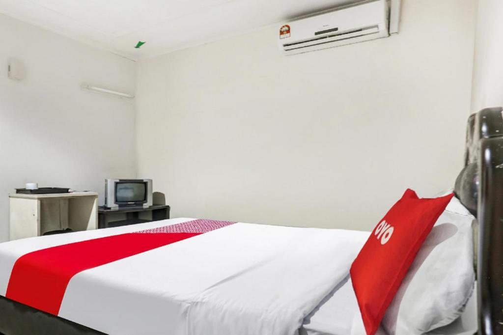 Oyo 90376 Centre Point Hotel Limbang Luaran gambar