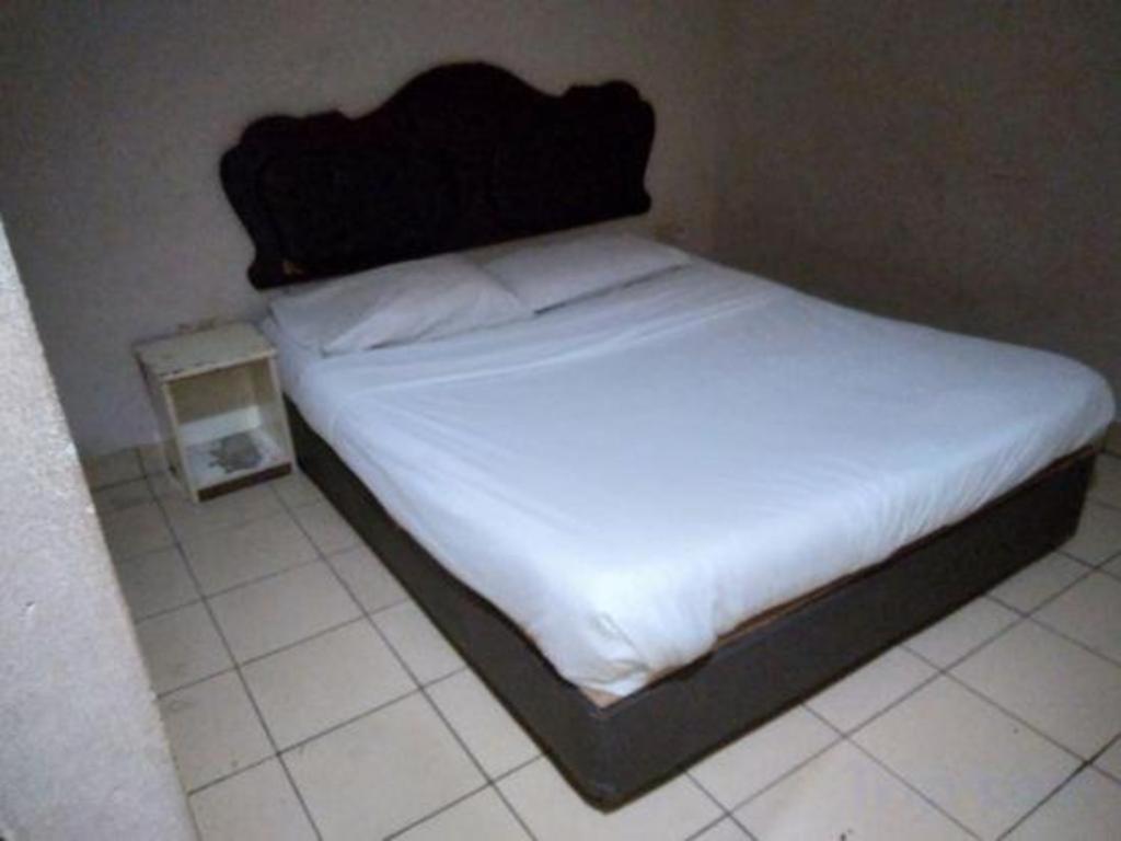 Oyo 90376 Centre Point Hotel Limbang Luaran gambar