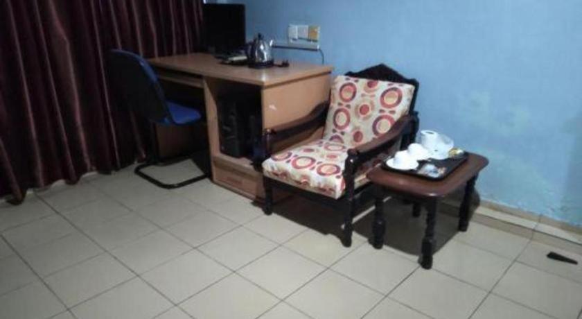 Oyo 90376 Centre Point Hotel Limbang Luaran gambar