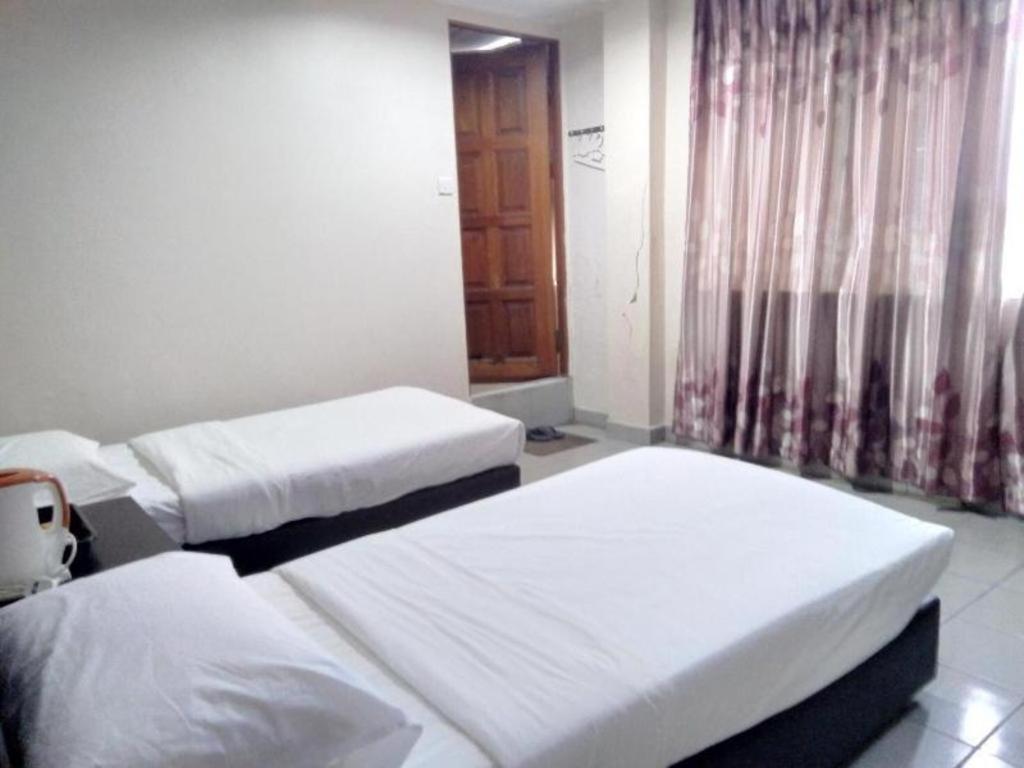 Oyo 90376 Centre Point Hotel Limbang Luaran gambar