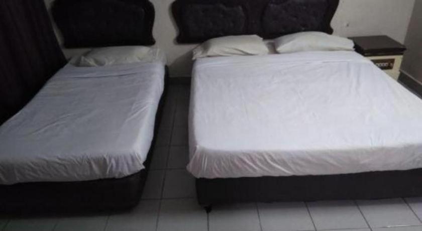 Oyo 90376 Centre Point Hotel Limbang Luaran gambar
