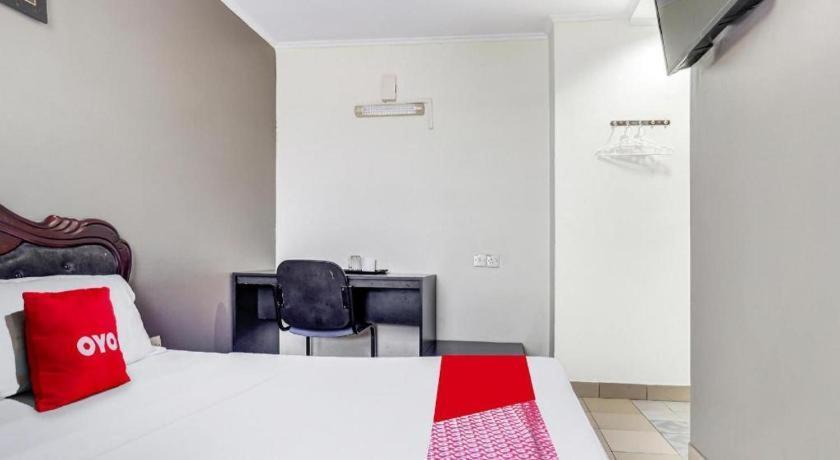 Oyo 90376 Centre Point Hotel Limbang Luaran gambar