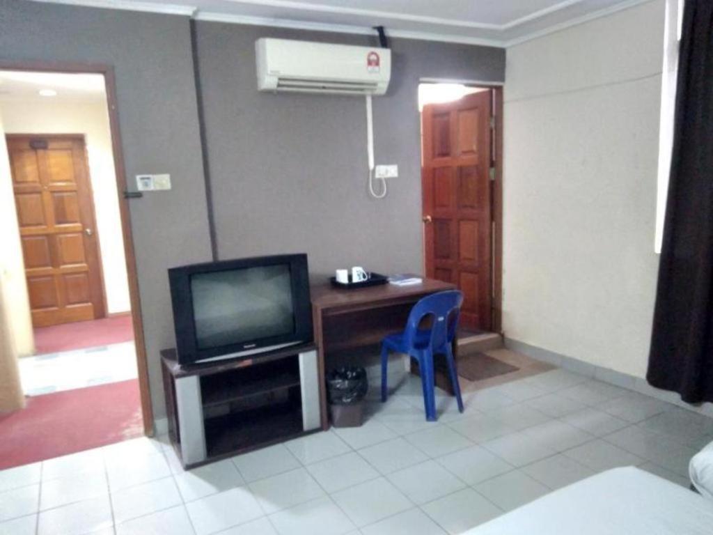 Oyo 90376 Centre Point Hotel Limbang Luaran gambar