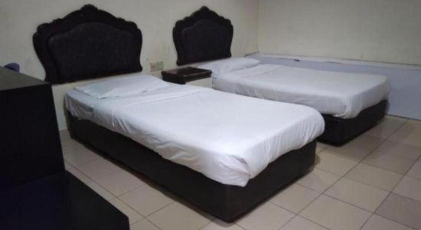Oyo 90376 Centre Point Hotel Limbang Luaran gambar