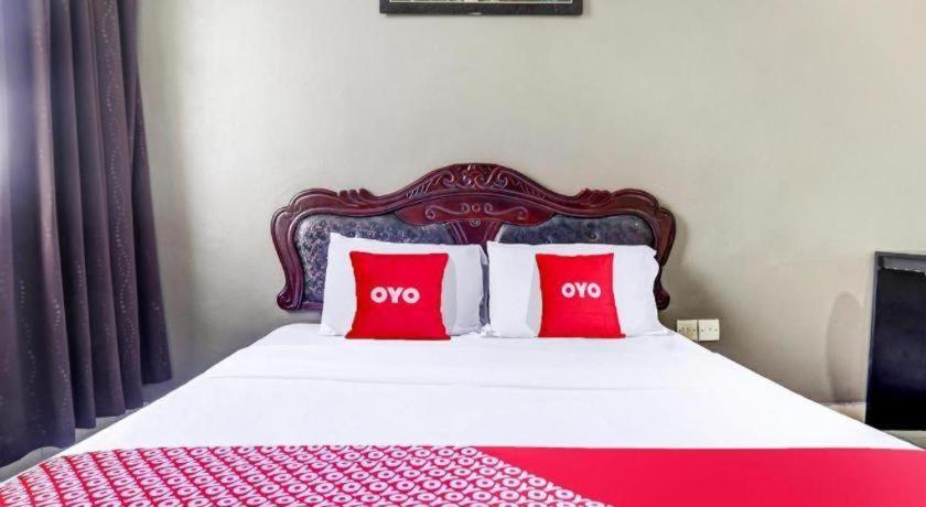 Oyo 90376 Centre Point Hotel Limbang Luaran gambar